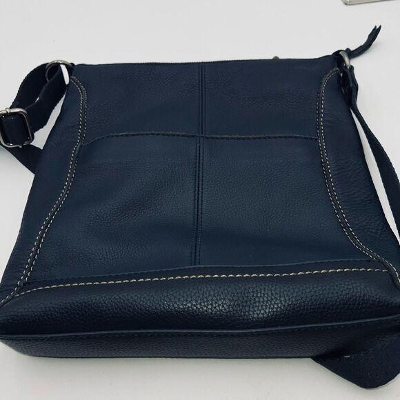 The Sak Navy Leather Shoulder Bag - Picture 15 of 15
